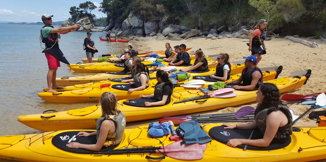 High School Neuseeland: Kayaktour auf dem Meer