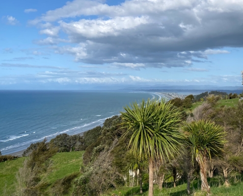 Blick über den Ōhope Beach in Whakatane
