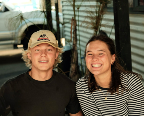 Mia zusammen mit einem Freund