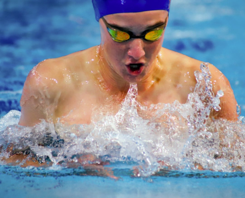 Schüler der Trident High School beim Schwimmtraining