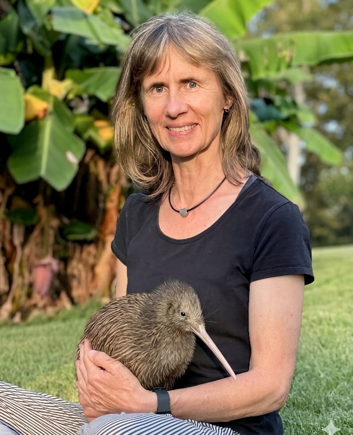Heike Andryk mit Kiwi im Arm