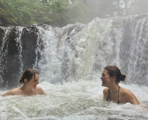 Mit meiner Freundin Greta in einer natürlichen Thermalquelle in Rotorua Mit meiner Freundin Greta in einer natürlichen Thermalquelle in Rotorua