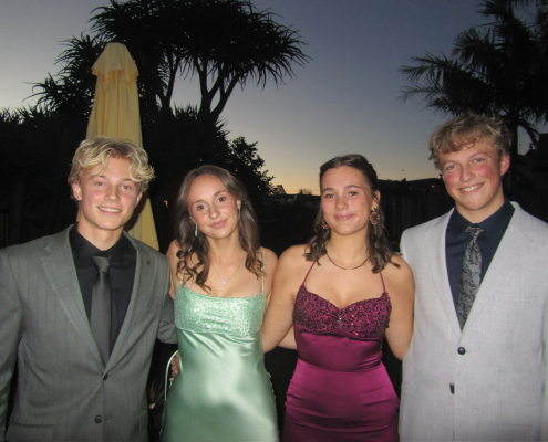 Schulball mit meinen Freunden David, Greta und Jonathan Schulball mit meinen Freunden David, Greta und Jonathan
